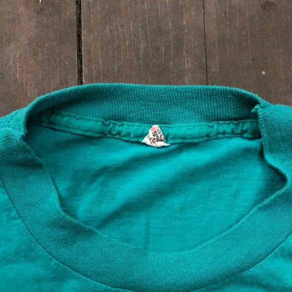 Retro Graphic Tee Size L || Hersheys Chocolate - Picture 3 of 8